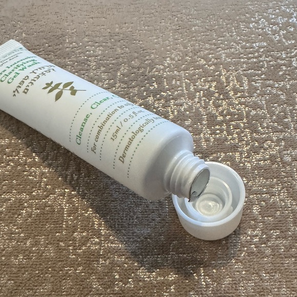 lavido THERA INTENSIVE OIL CONTROL
CLARIFYING GEL WASH
Replenish/Nourish/Protect - Picture 4 of 6